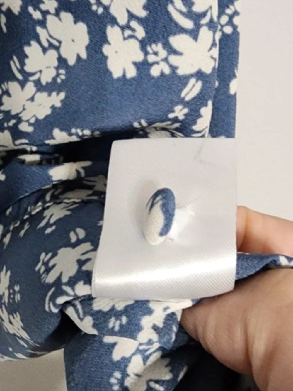 Monday Fun 3X Sleeveless Blue Floral Top - Picture 7 of 13